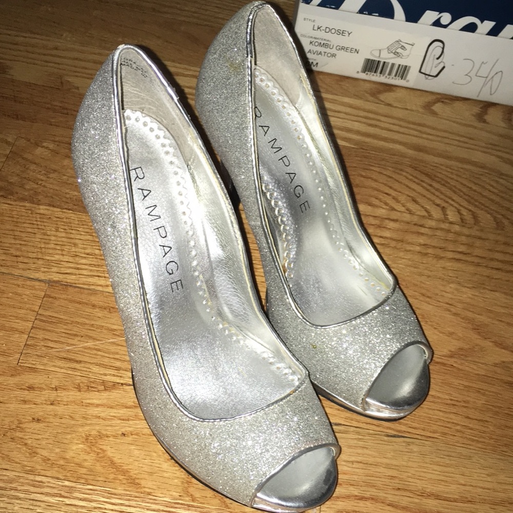 SOLD🎉🎉New, never used open toe heels